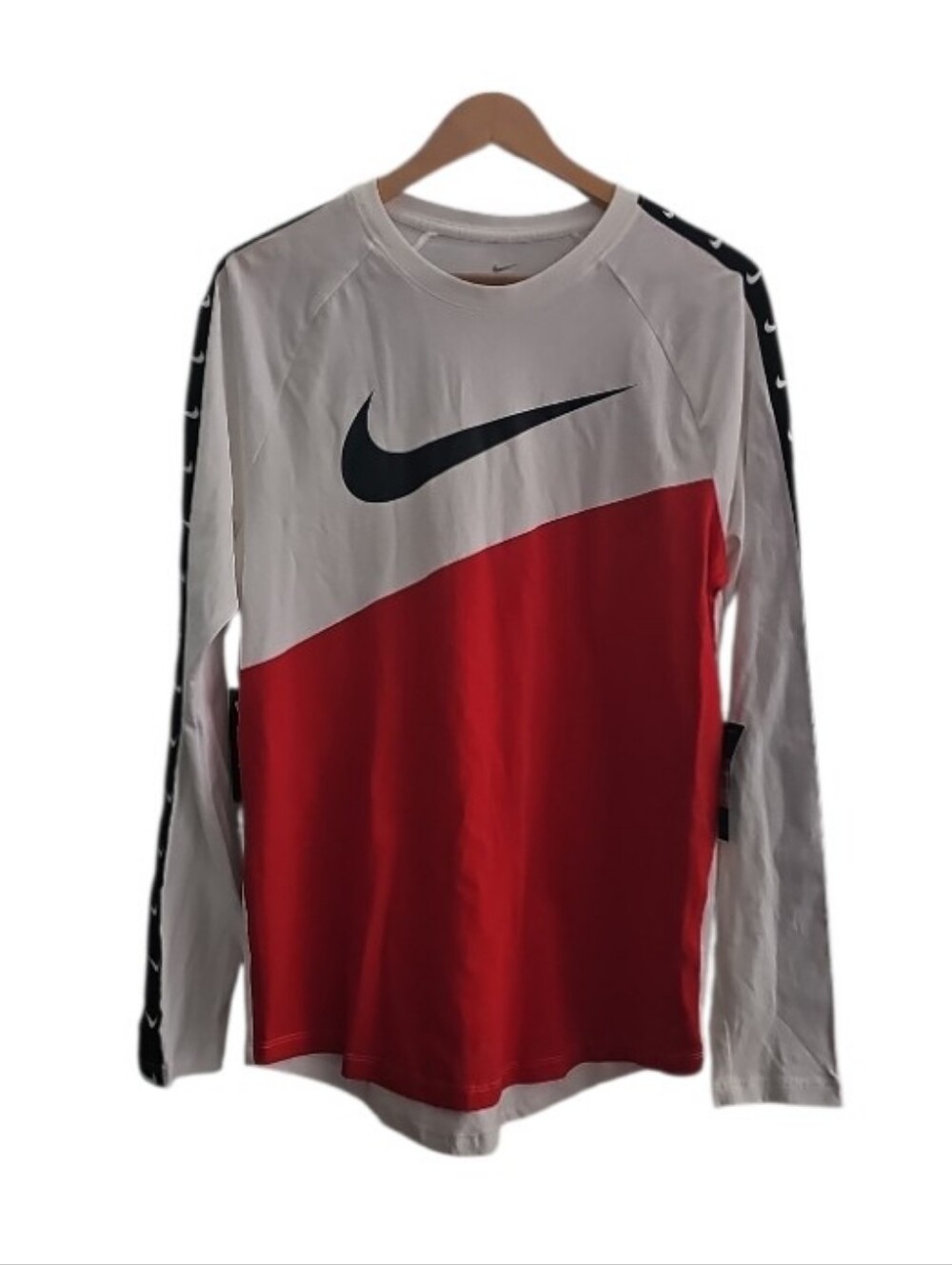 Nike Sportswear Swoosh Long Sleeve Tee Men’s Medium NWT Athletic Streetwear